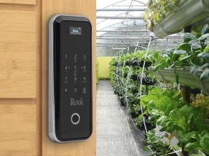 چرا استفاده از قفل الکترونیکی برای گلخانه مفید است؟