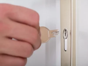 در آوردن کلید شکسته از قفل درب